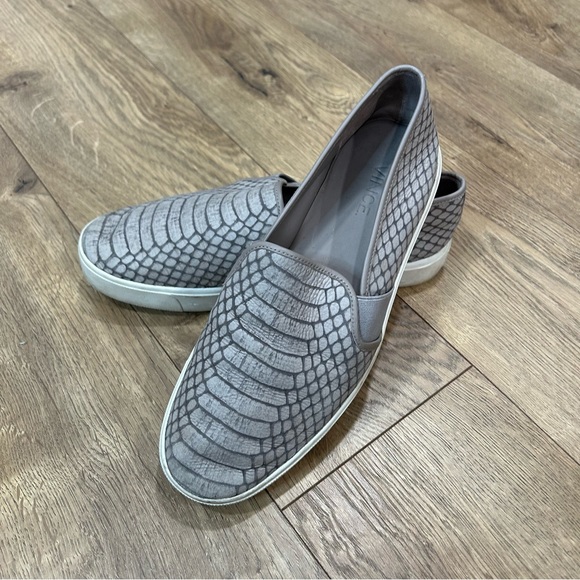 VINCE Gray leather snake skin sneaker, slip on - Size 7 - Picture 7 of 9